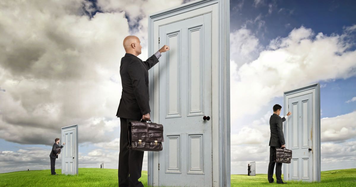 El Gobierno prohibirá a las compañías eléctricas captar clientes puerta a puerta