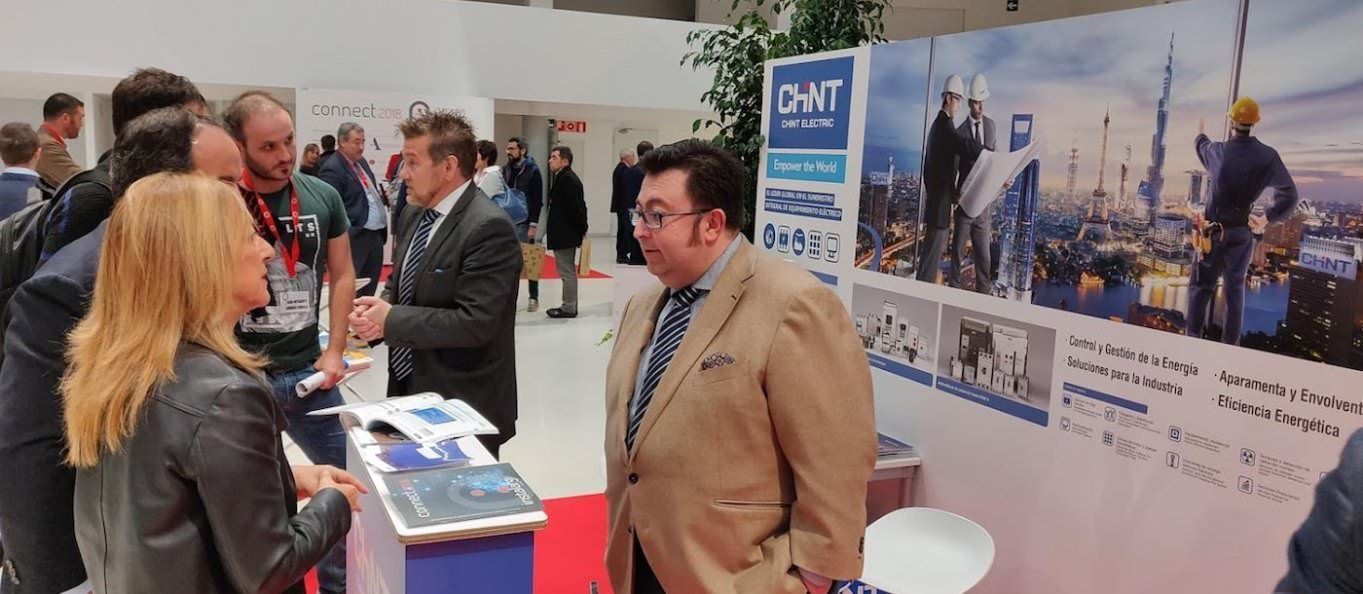 Connect Congress 2018 - Diputada General de Alava visitando stand de Chint