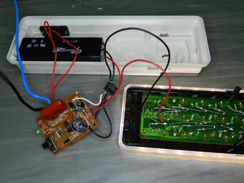 luminaria de emergencia desmontada y funcionando