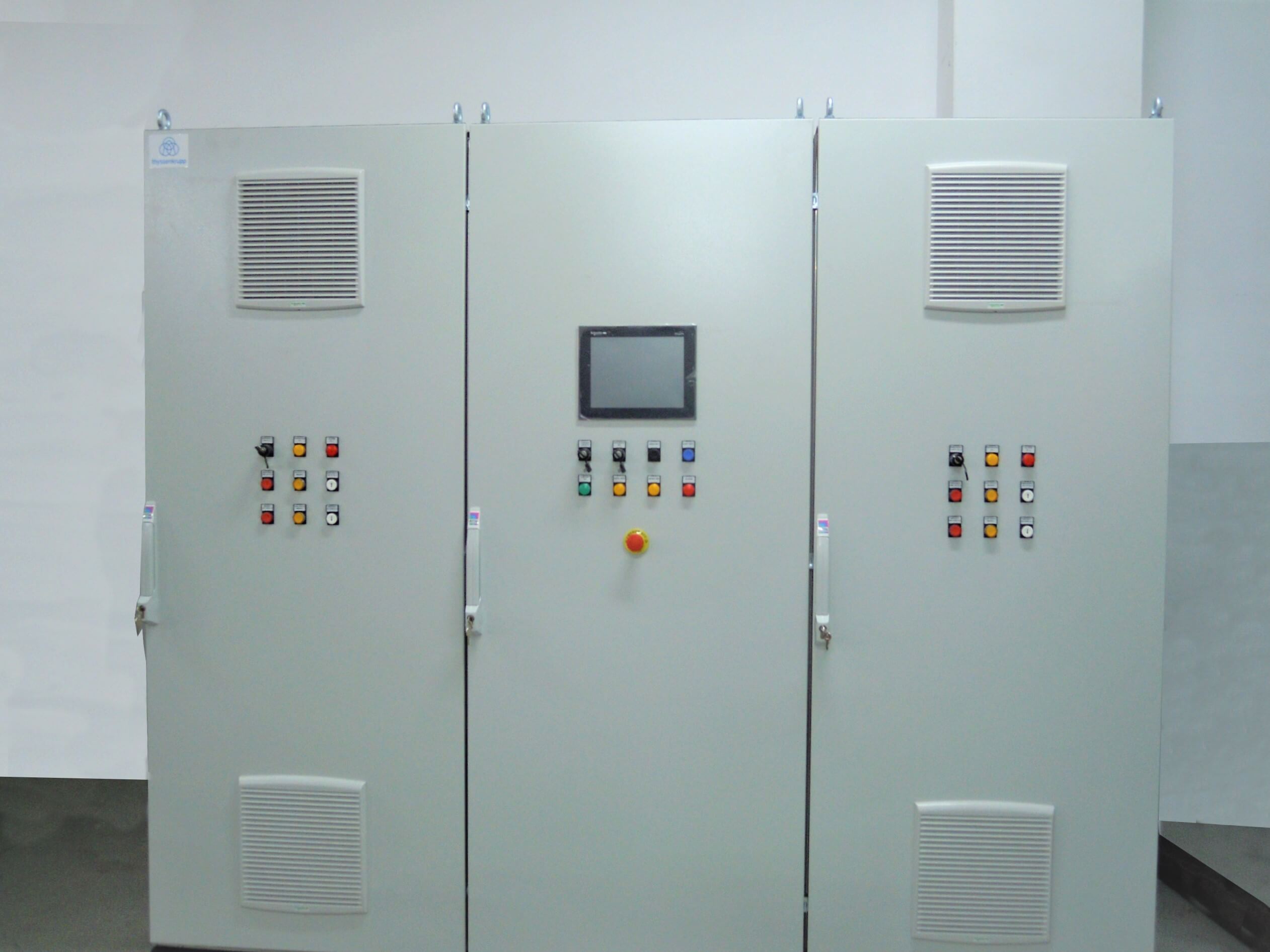 Soluciones de Rittal en el cableado del cuadro eléctrico de un teatro en Omán