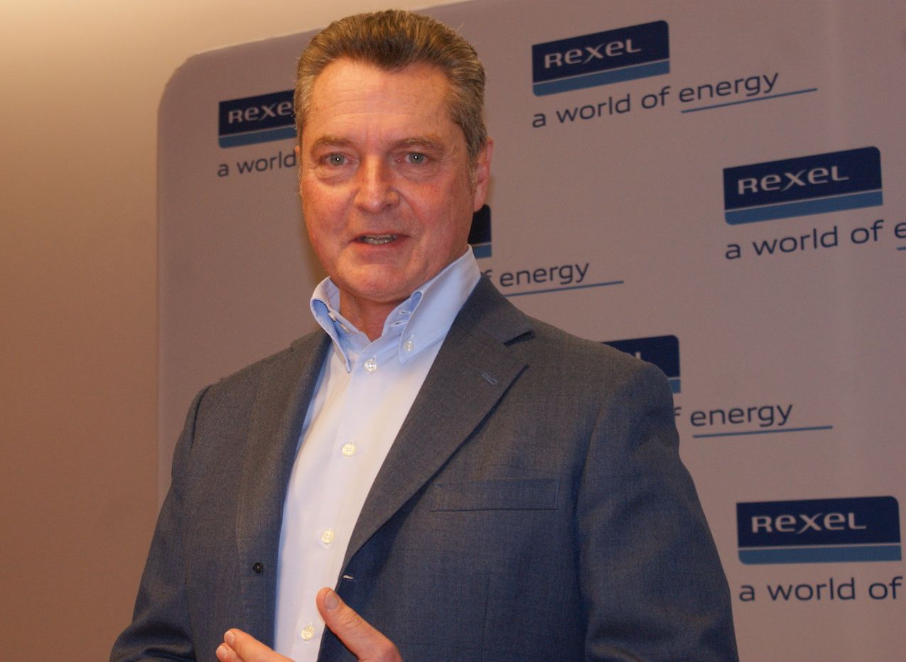 Marc Schoettel en un momento durante el desayuno con la prensa presentando Rexel