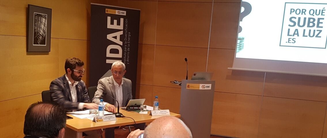 ¿Por qué sube la luz?: Una plataforma didáctica promovida por la Fundación Feníe Energía