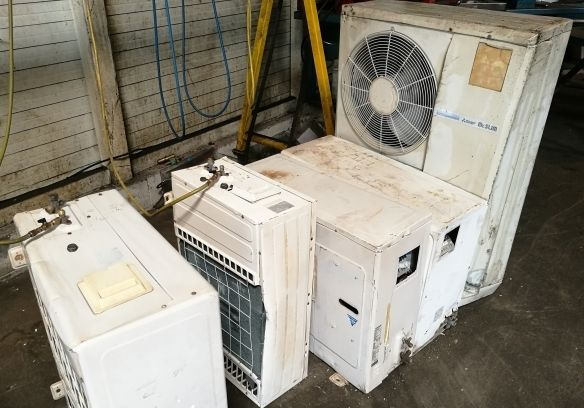 Un aparato de aire acondicionado no reciclado genera tanto CO2 como 250 vehículos circulando todo un día