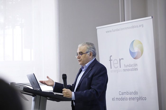 Momento de la presentación de Fernando Ferrando de la Fundación Renovables