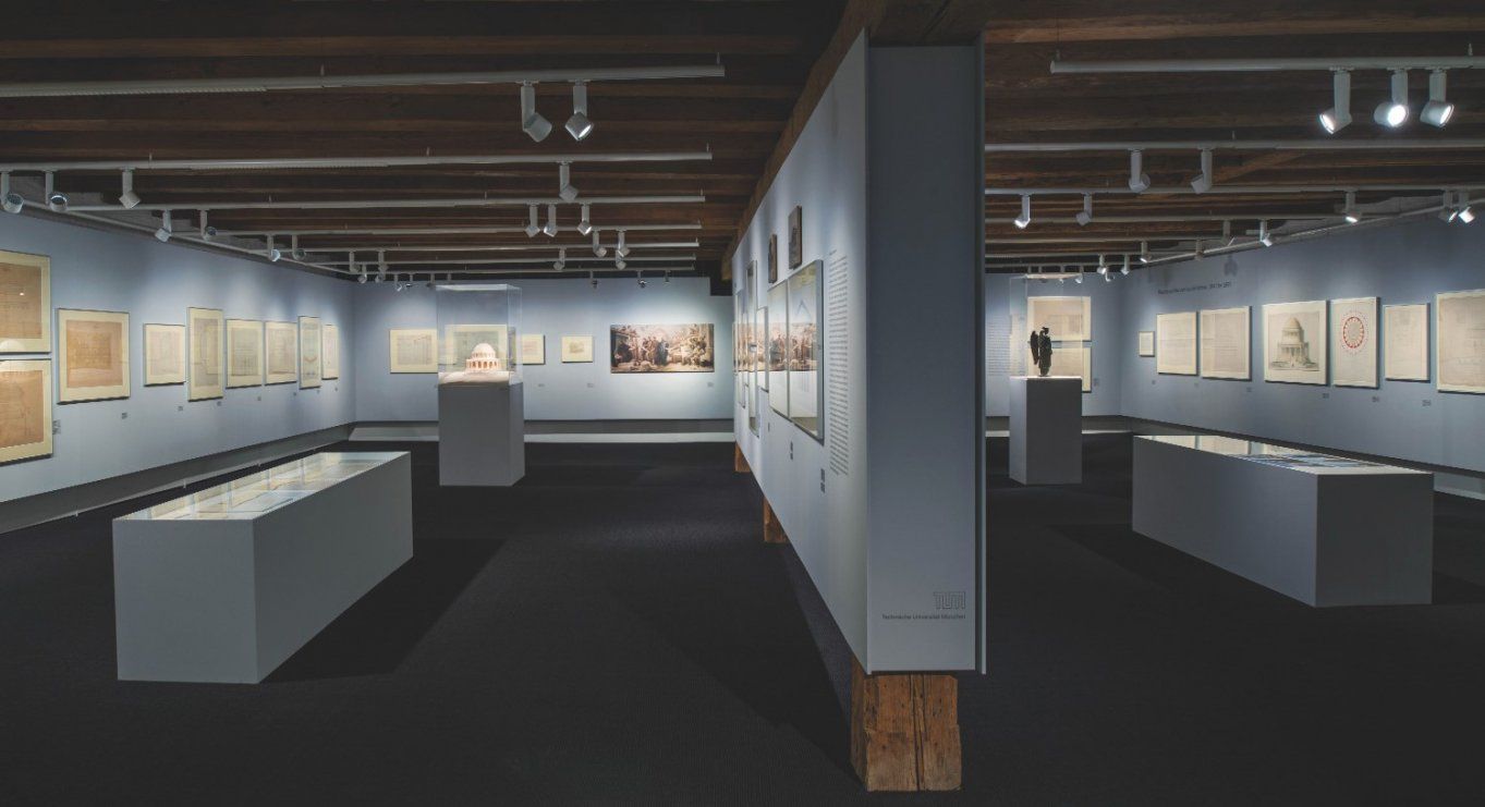 Sala de Museo iluminado por Ledvance como ejemplo de buena iluminación y calidad