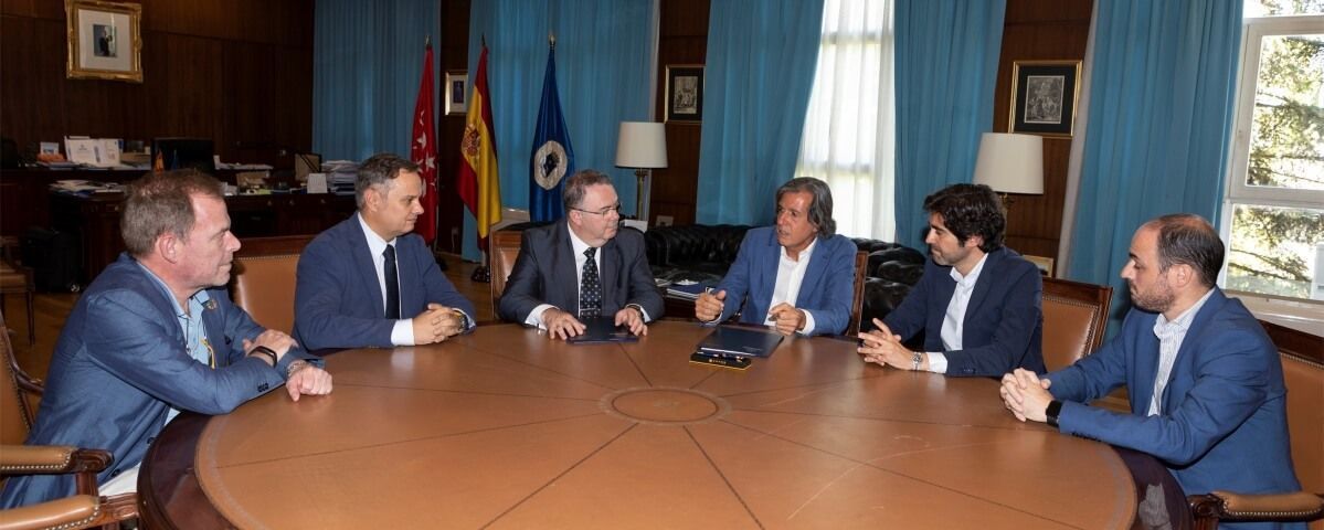 Todos los asistentes durante el acto previo a la firma del acuerdo entre Siemens y la Universidad Politécnica de Madrid para el uso del Sinumerik
