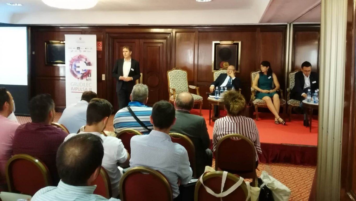 Algunos de los asistentes durante el tercer Grudilec Impulsa en la mesa moderada por Instaladores 2.0