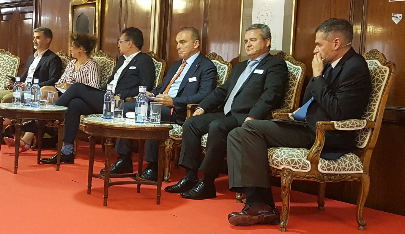 Responsables de Distribución de Schneider Electric, Ledvance, Prysmian y otros durante el Grudilec Impulsa