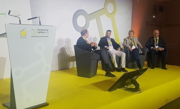 Mesa debate sobre la importancia del reciclaje en el sector de la iluminación - Transforming Lighting 2019