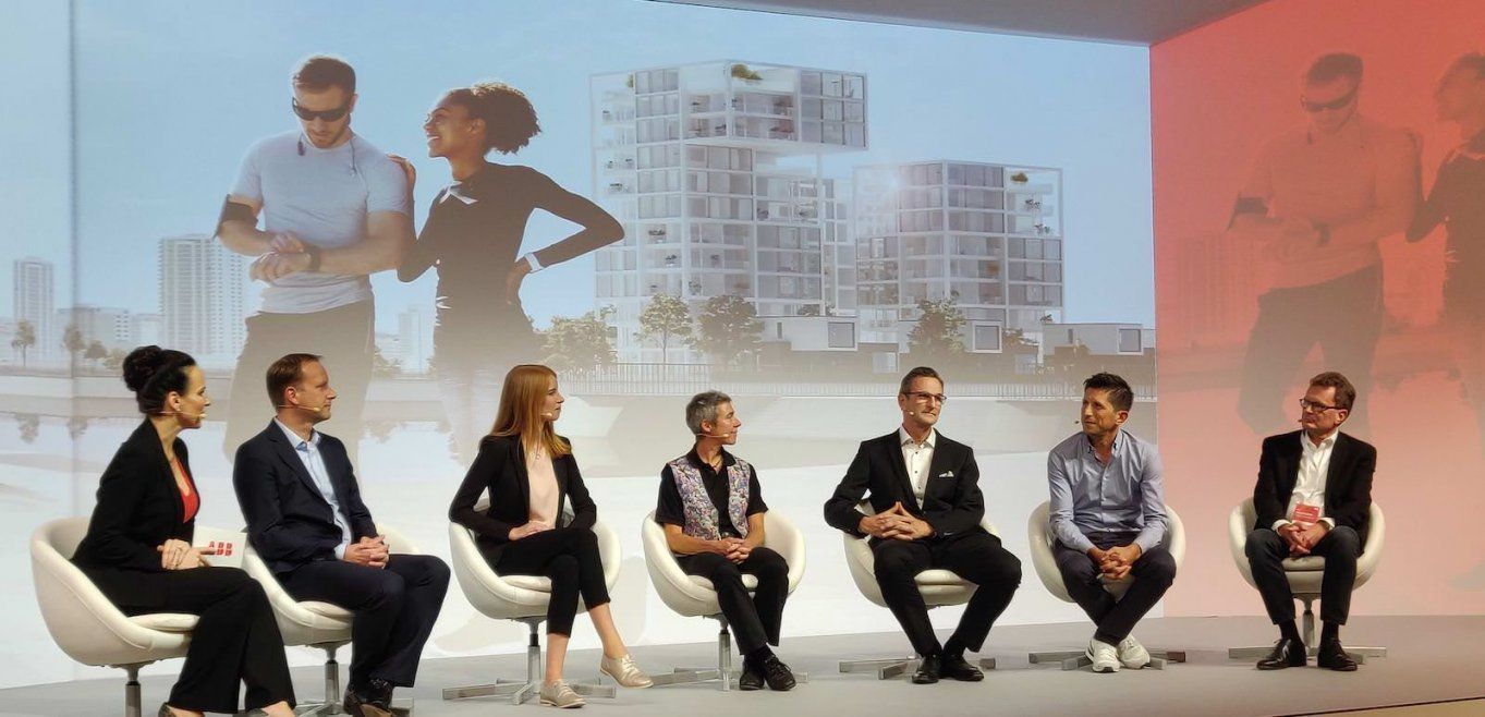 MEsa de debate durante presentación ABB IFA 2019