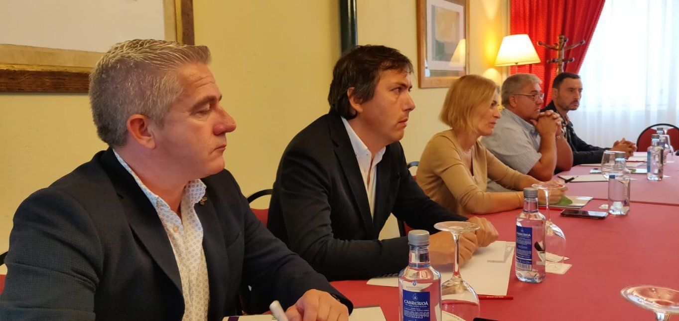 Rafael Suárez, Ramiro Bello y resto de representantes de asociaciones de instaladores de Galicia