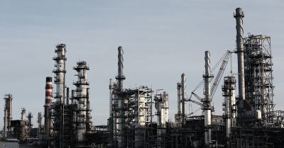 La industria se revuelve contra las energéticas por la factura eléctrica