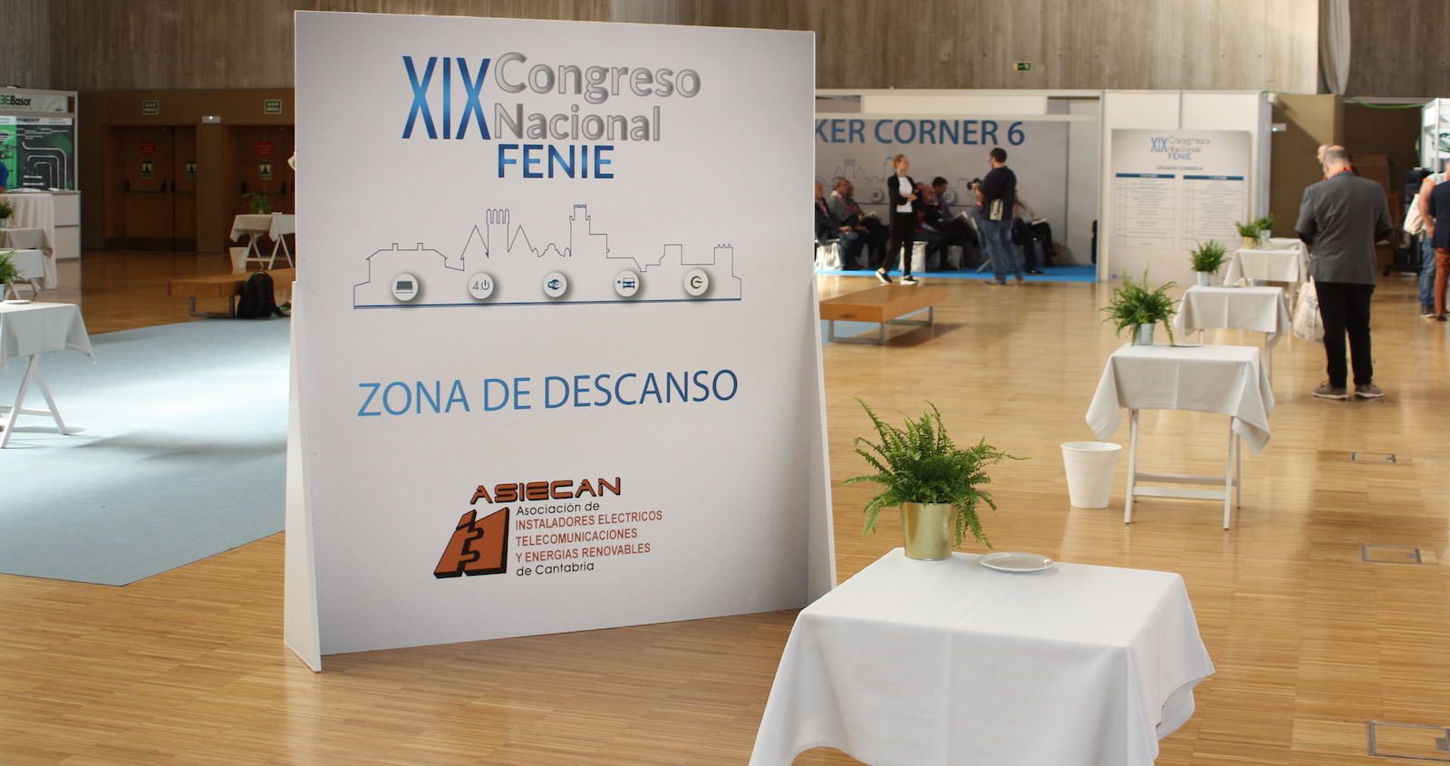 La zona de descanso del XIX Congreso Nacional de Fenie en Cantabria