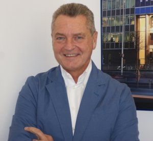 Marc Schoettel es entrevistado por Instaladores 2.0 en el cuartel general de Rexel Spain