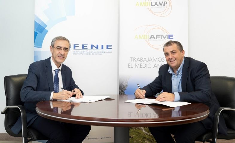Ambilamp y Fenie acuerdan fomentar el reciclaje entre las empresas instaladoras