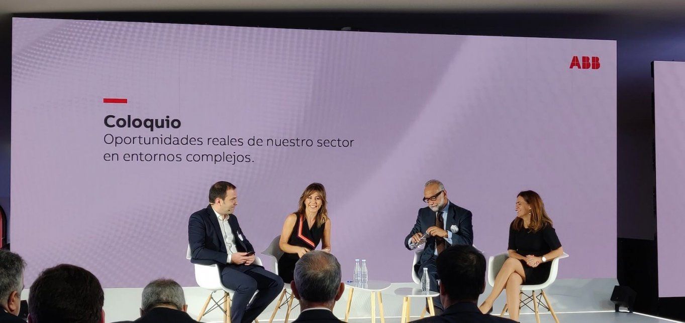 Momento del coloquio entre Alfonso González, José María O'Kean, Ruth Solozábal y Ángeles Blanco