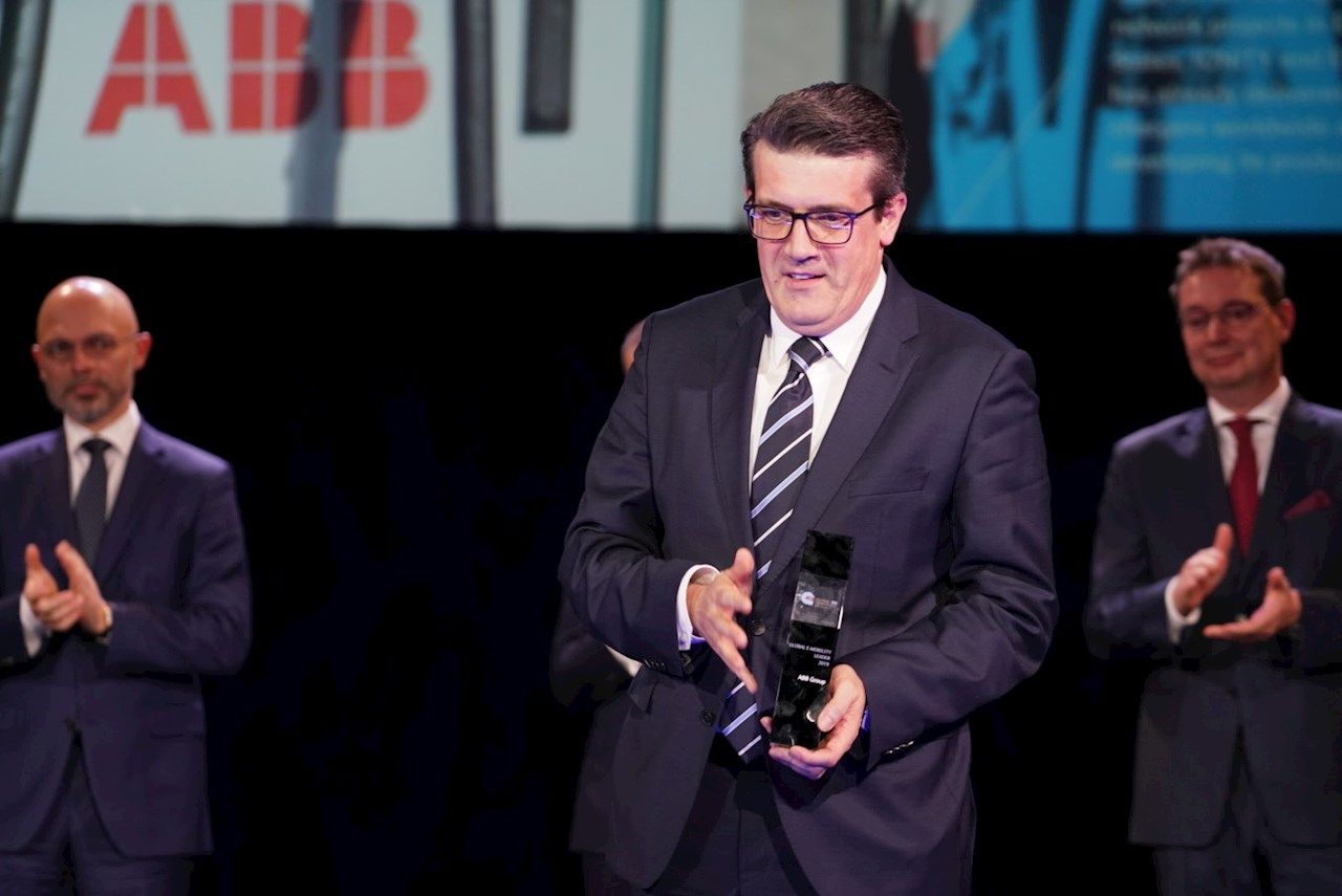ABB ha recibido el premio de Líder Global en Movilidad Eléctrica 2019, en Polonia
