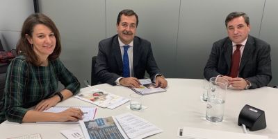 la directora general de Comercio y Consumo de la Comunidad de Madrid, Marta Nieto Novo, el presidente de Aecim, Luis Collado
