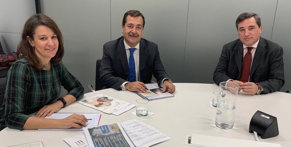 la directora general de Comercio y Consumo de la Comunidad de Madrid, Marta Nieto Novo, el presidente de Aecim, Luis Collado