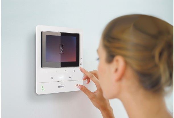 Legrand presenta la nueva gama de porteros y videoporteros Classe 100 de Tegui