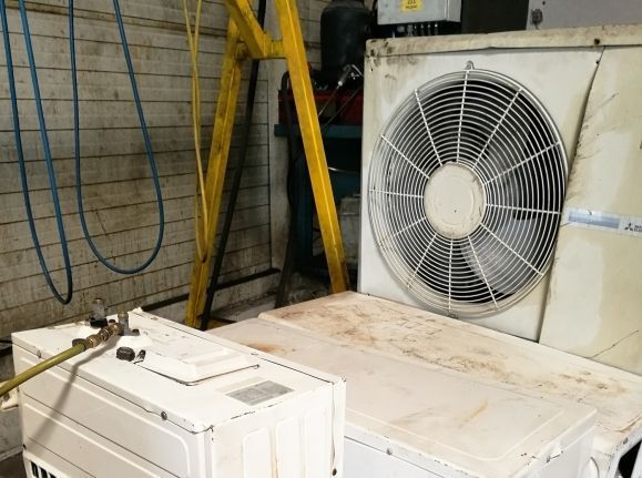 200 árboles para absorber el CO2 de un solo aparato de aire acondicionado mal reciclado