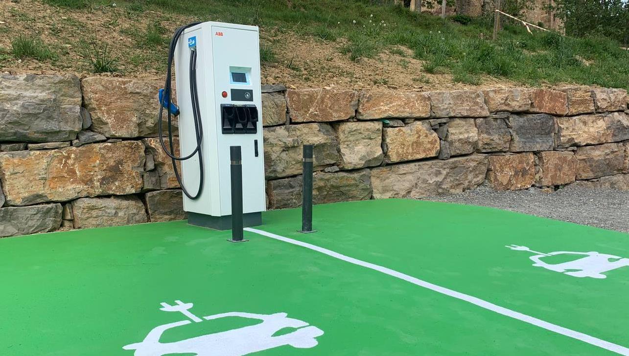 Cargacoches estrena una decena de puntos de recarga en carretera