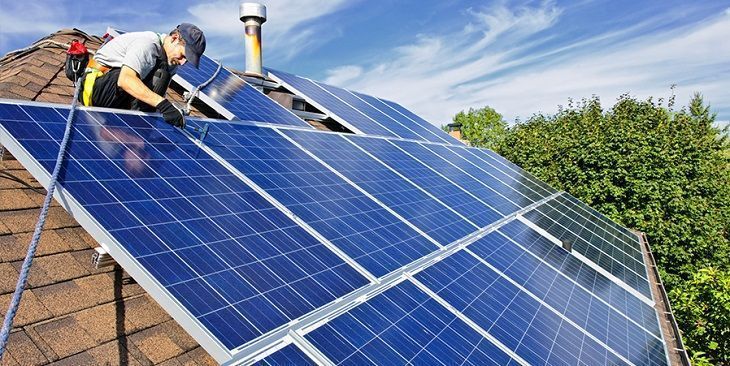 “La Revolución de los tejados” apuesta por transformar los tejados urbanos en fuente de energía sostenible