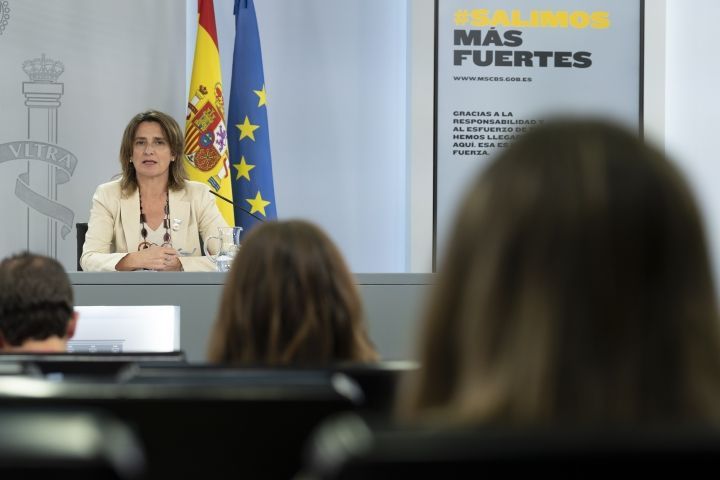 La ministra para la transición energétic, Teresa Ribera, explica el Real Decreto-ley