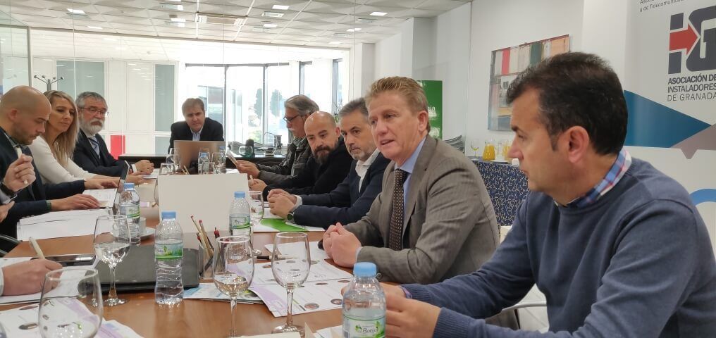 Gonzalo Torralbo interviene durante el Desayuno sobre Reciclaje de Residuos. Granada 11 de marzo de 2020