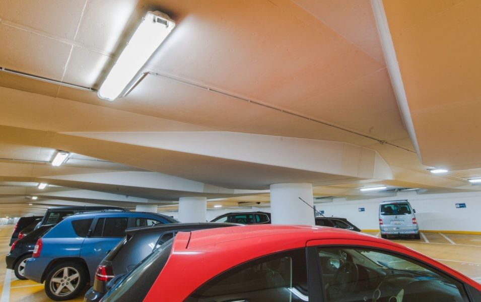 Ledvance impulsa la iluminación inteligente en parkings, industrias y almacenes