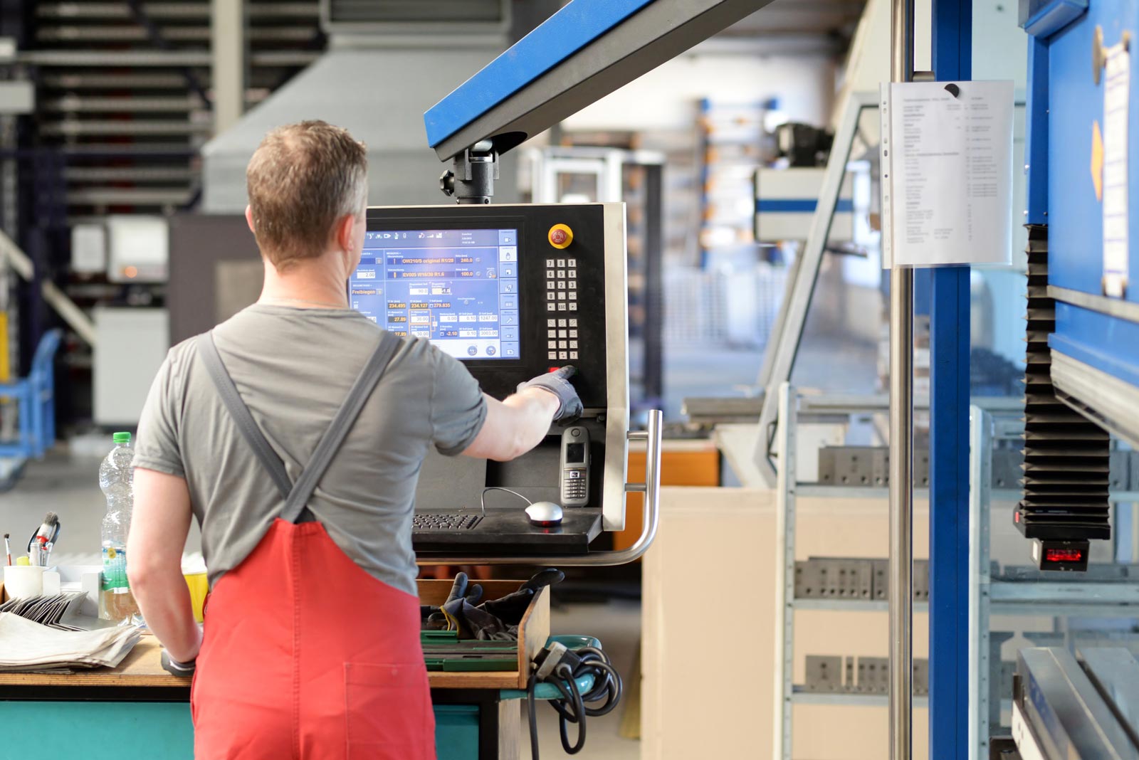 El Ministerio de Industria adjudica 290 millones de euros para proyectos industriales, casi la mitad para pymes del Plan Reindus