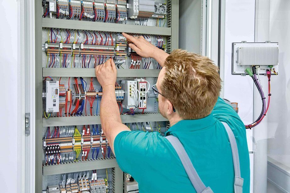 RS Components incorpora la gama "Complete line" de Phoenix Contact para armarios de control