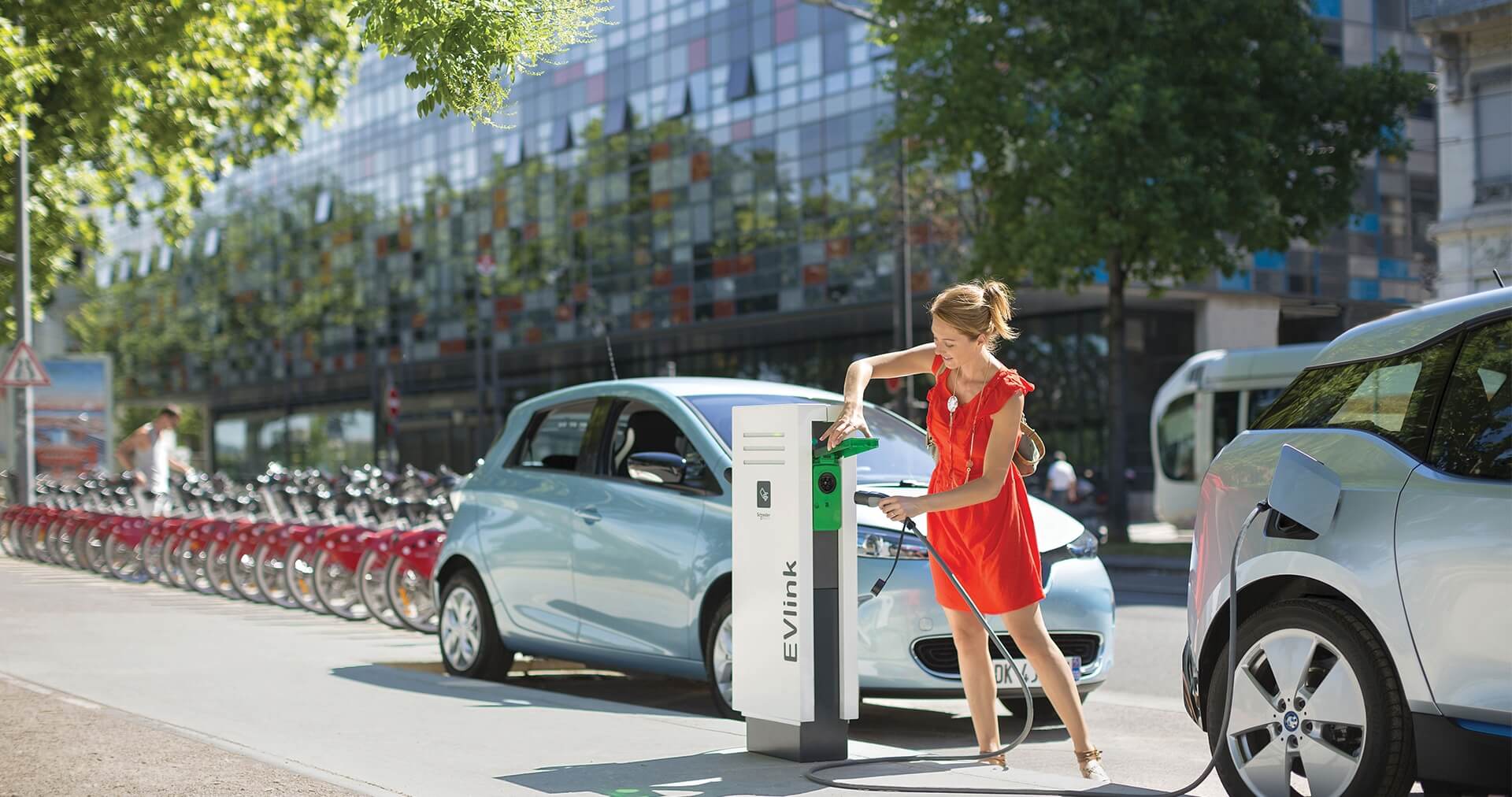 Schneider Electric y Eiffage Energía colaboran para acelerar la movilidad eléctrica en España