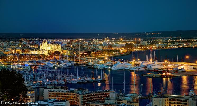 Un fallo en los contadores de la distribuidora deja a cientos de negocios sin luz en Baleares