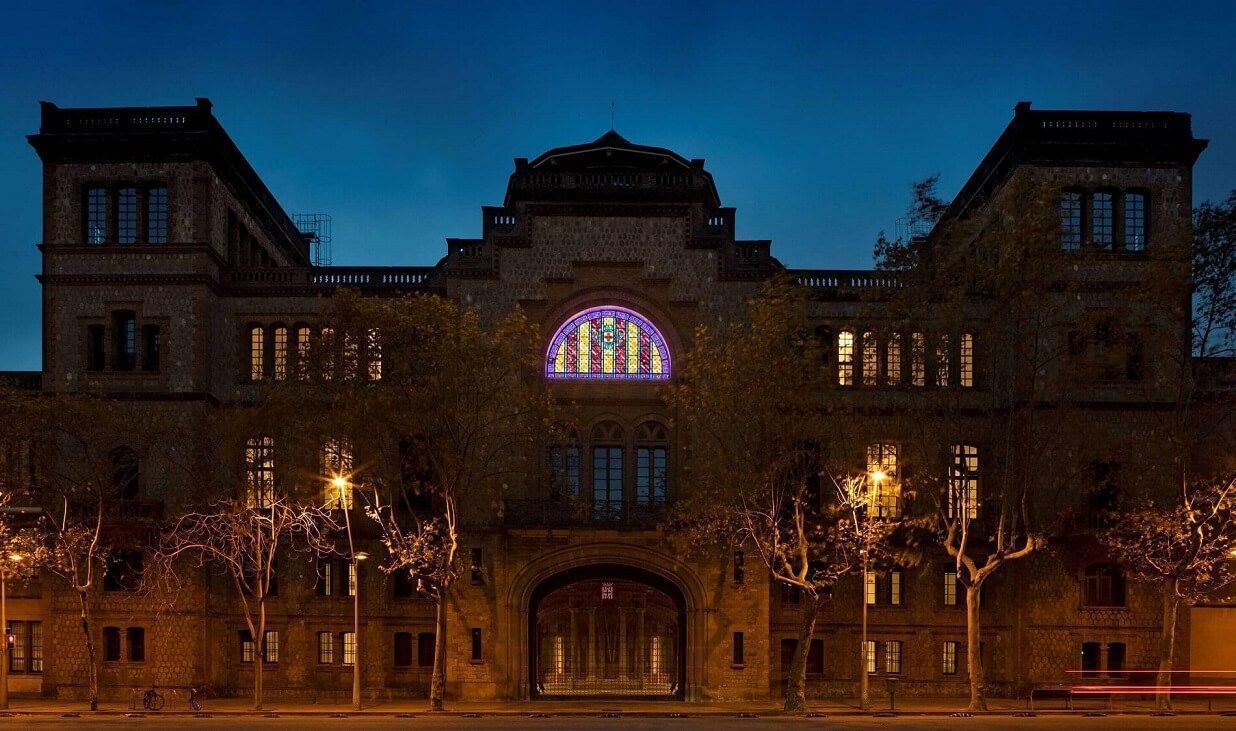 Leds C4 ilumina el edificio del Paraninfo de la Escuela Industrial de Barcelona