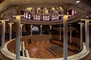 Leds C4 ilumina el edificio del Paraninfo de la Escuela Industrial de Barcelona 