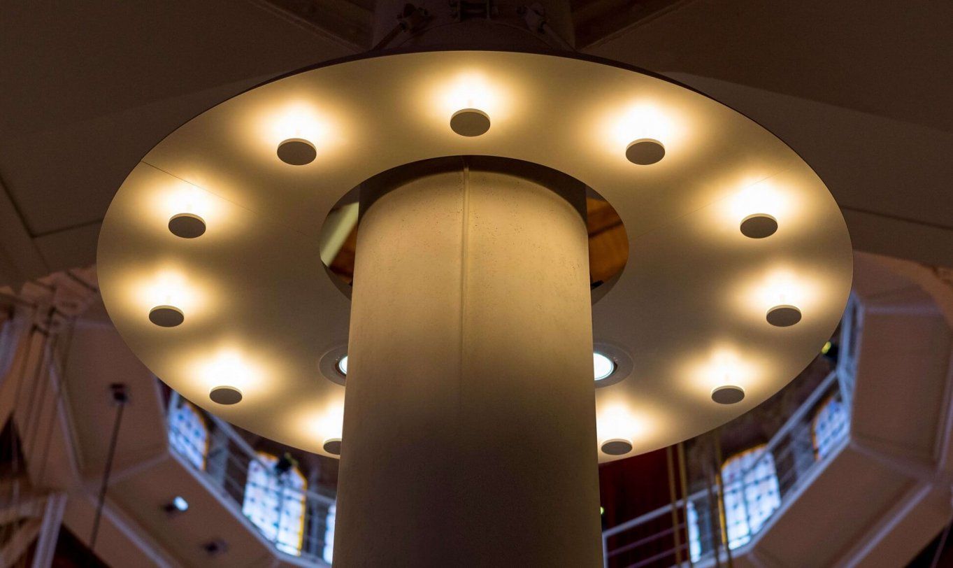 Leds C4 ilumina el edificio del Paraninfo de la Escuela Industrial de Barcelona 