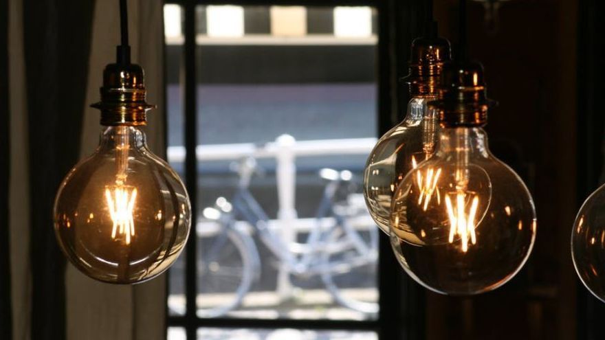 El precio de la luz se dispara un 36 % sólo en los once primeros días de enero, según Facua