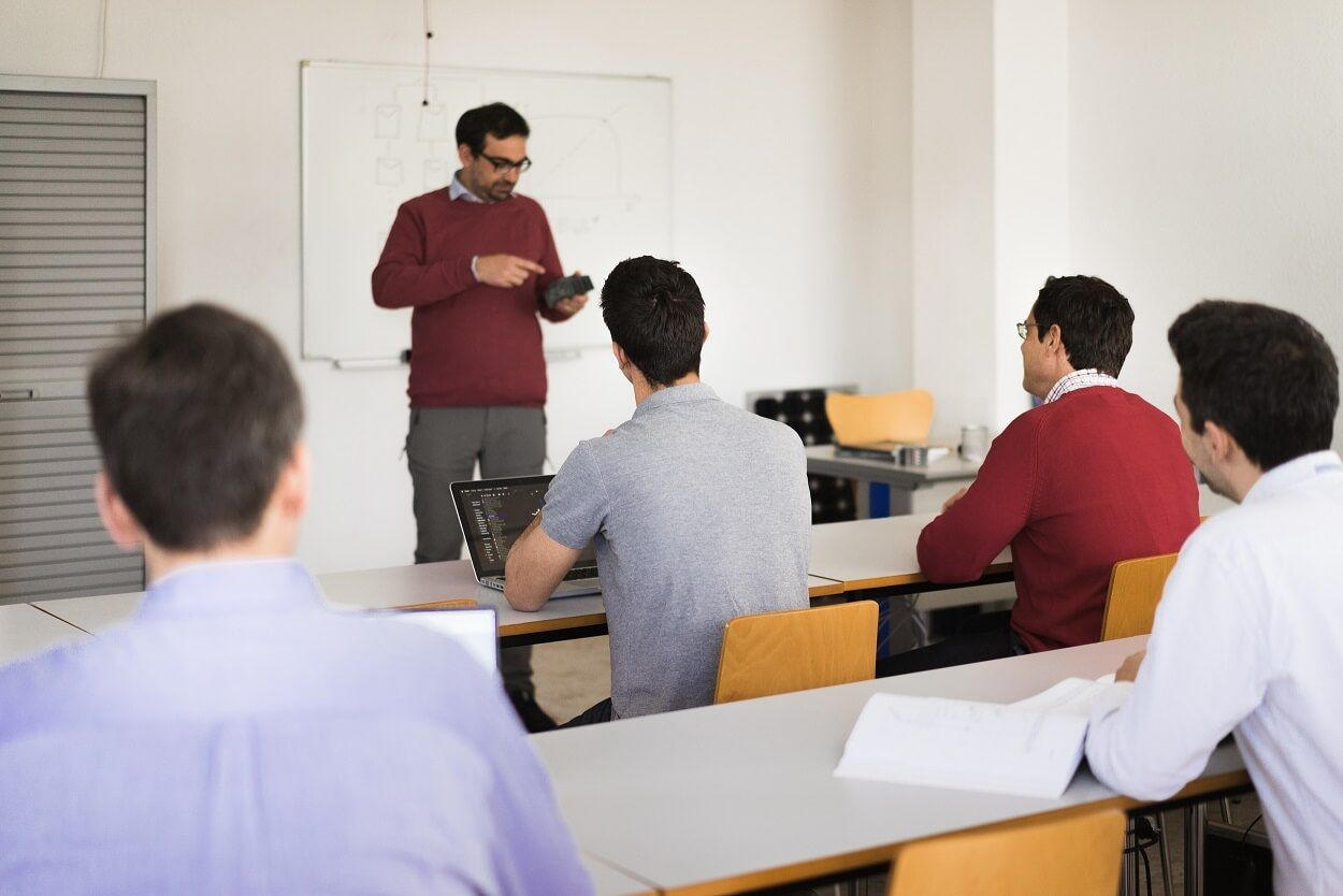 Otovo y Censolar promueven el talento joven para impulsar la energía solar en España