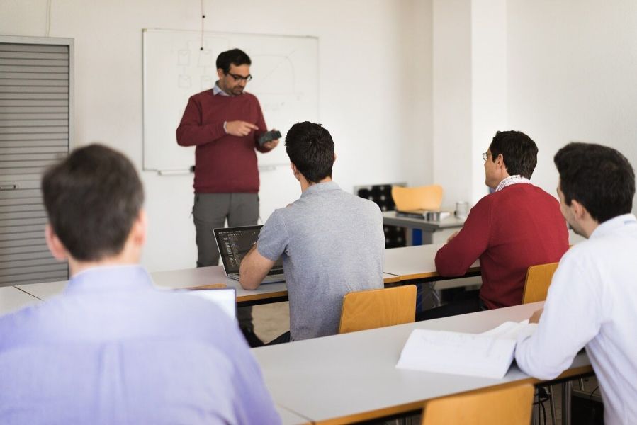 Otovo y Censolar promueven el talento joven para impulsar la energía solar en España