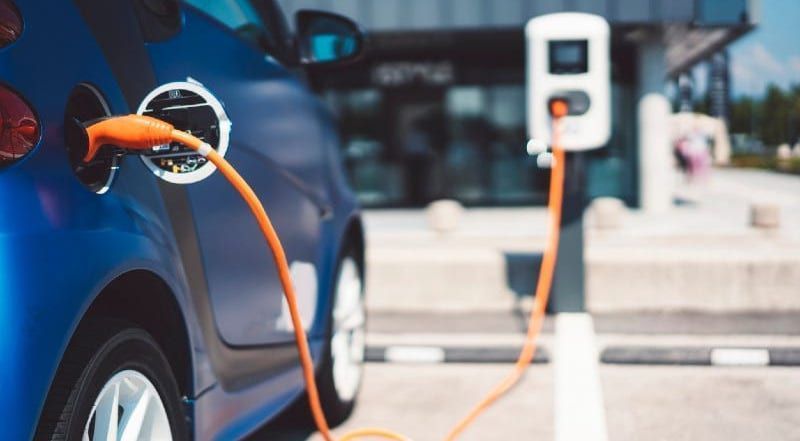 La mitad de los usuarios desconoce el precio de la carga de un vehículo eléctrico