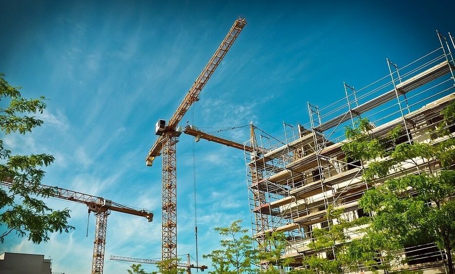 Aelēc y Asprima urgen el refuerzo de las redes eléctricas para desbloquear el acceso a la vivienda sostenible