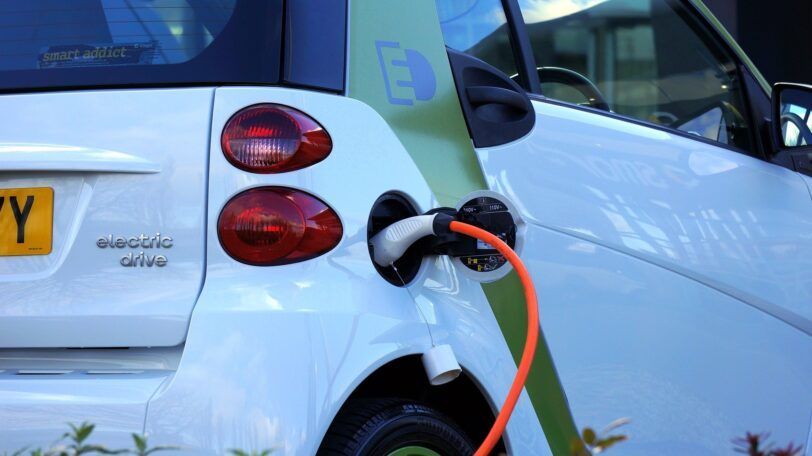 La venta de vehículos eléctricos cae respecto a marzo, pero crece un 134 % respecto a abril de 2019