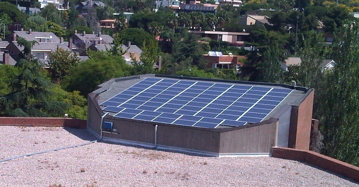 Medio millar de profesionales asisten al webinar sobre autoconsumo de Fenie y el IDAE