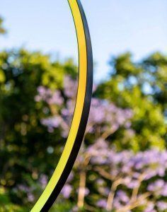 Una experiencia inmersiva de luz en los jardines del Teatre Grec de Barcelona