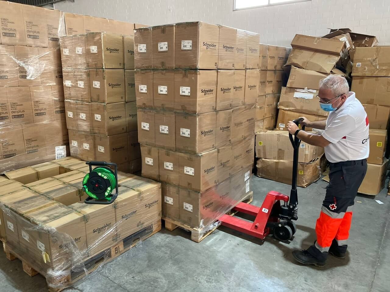 Schneider Electric dona 24.000 kilogramos de producto a través de Ambiplace a ONG´s y centros educativos