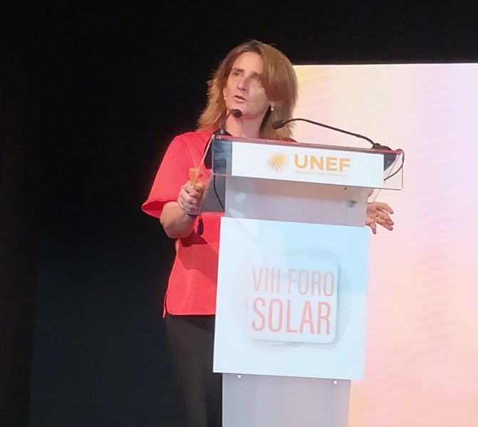 Teresa Ribera anuncia una próxima orden para regular los excedentes del autoconsumo y una estrategia para su promoción