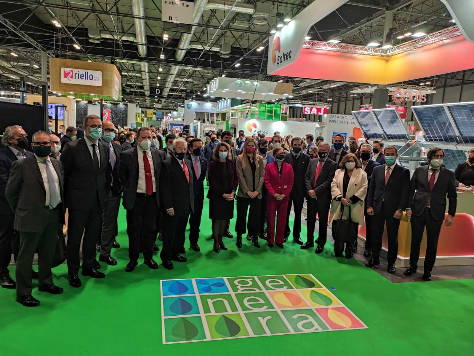 Teresa Ribera posa junto al Comité Ejecutivo de la Feria, durante la inauguración
