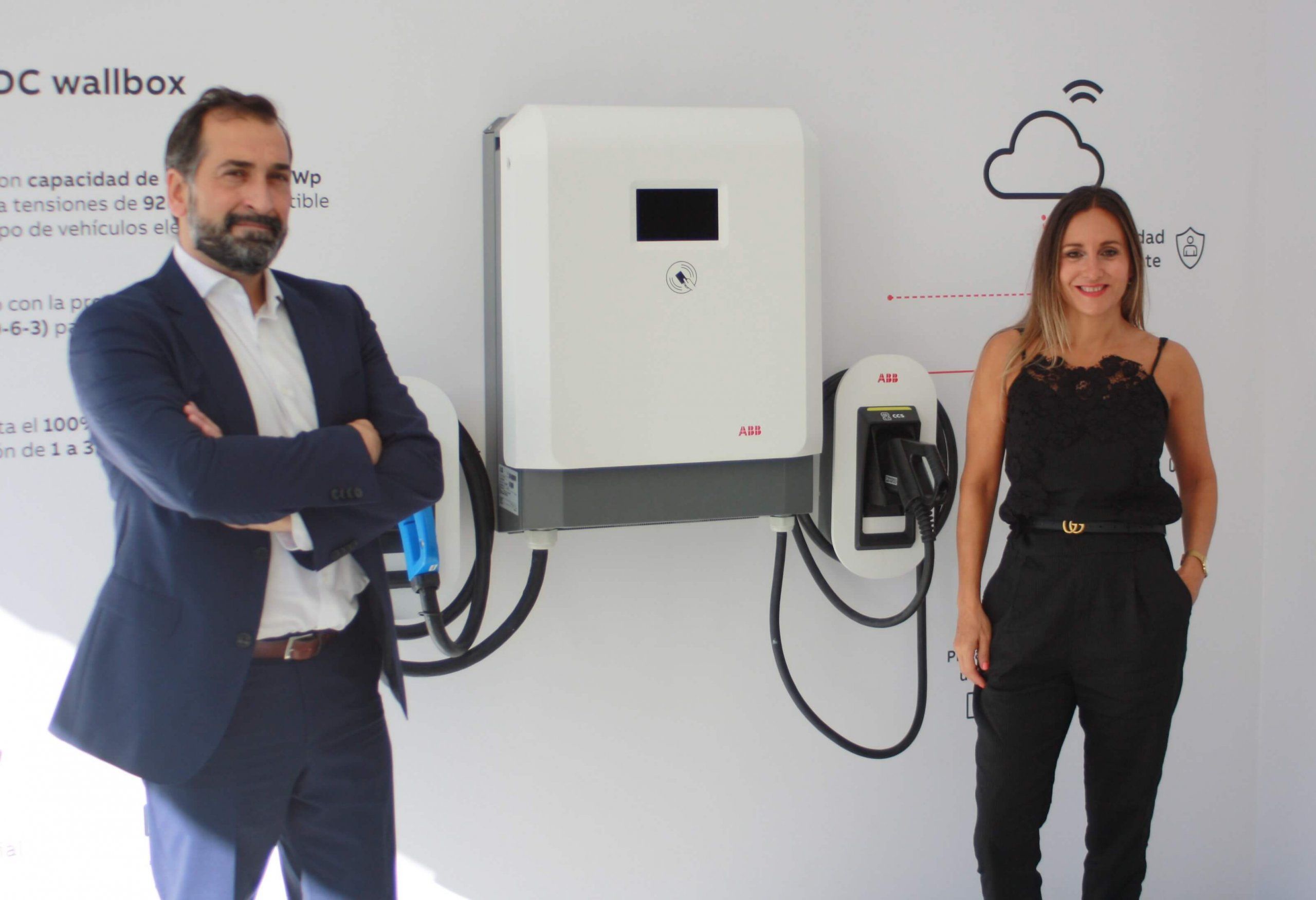 ÁLVARO VÁZQUEZ, Responsable de Infraestructura para el vehículo eléctrico de ABB e IDOIA MATAS, Responsable de Comunicación de ABB