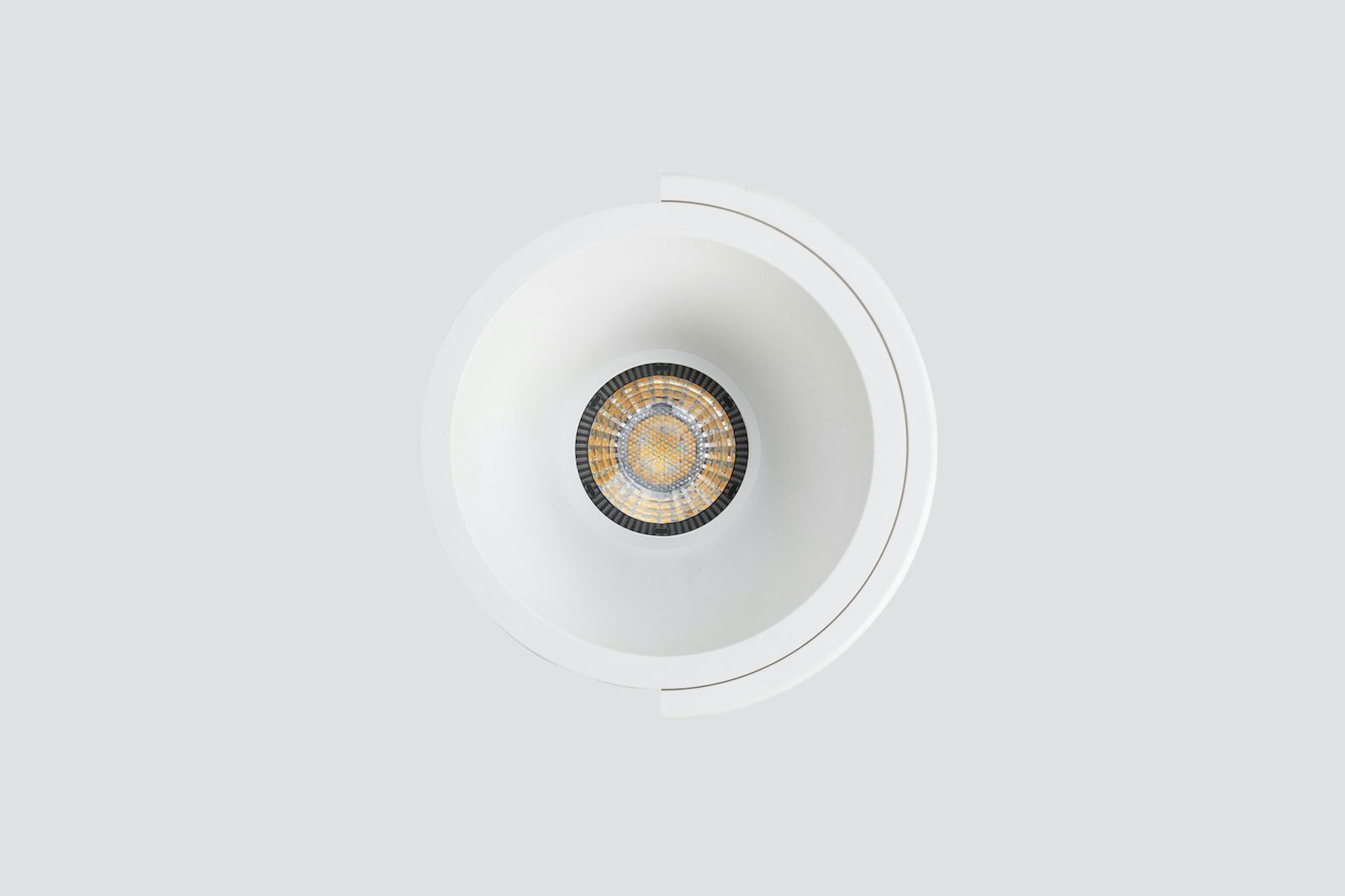 Leds C4 presenta Lite, colección de downlights, de diseño compacto y fijo con un gran confort visual